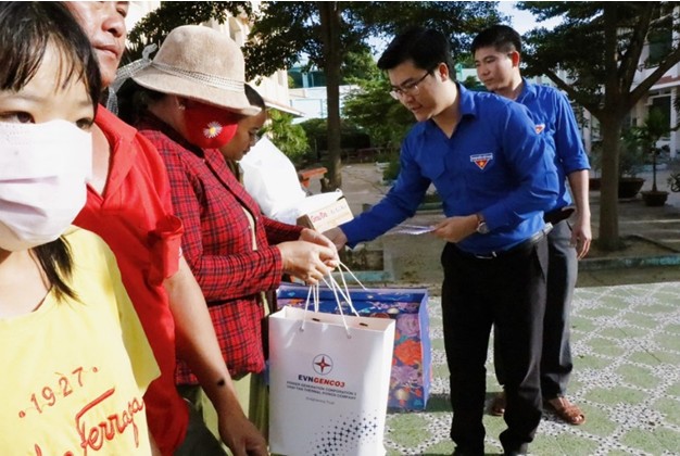 ‘Xuân yêu thương, tết nghĩa tình’ đến với người dân nghèo huyện Tuy Phong
